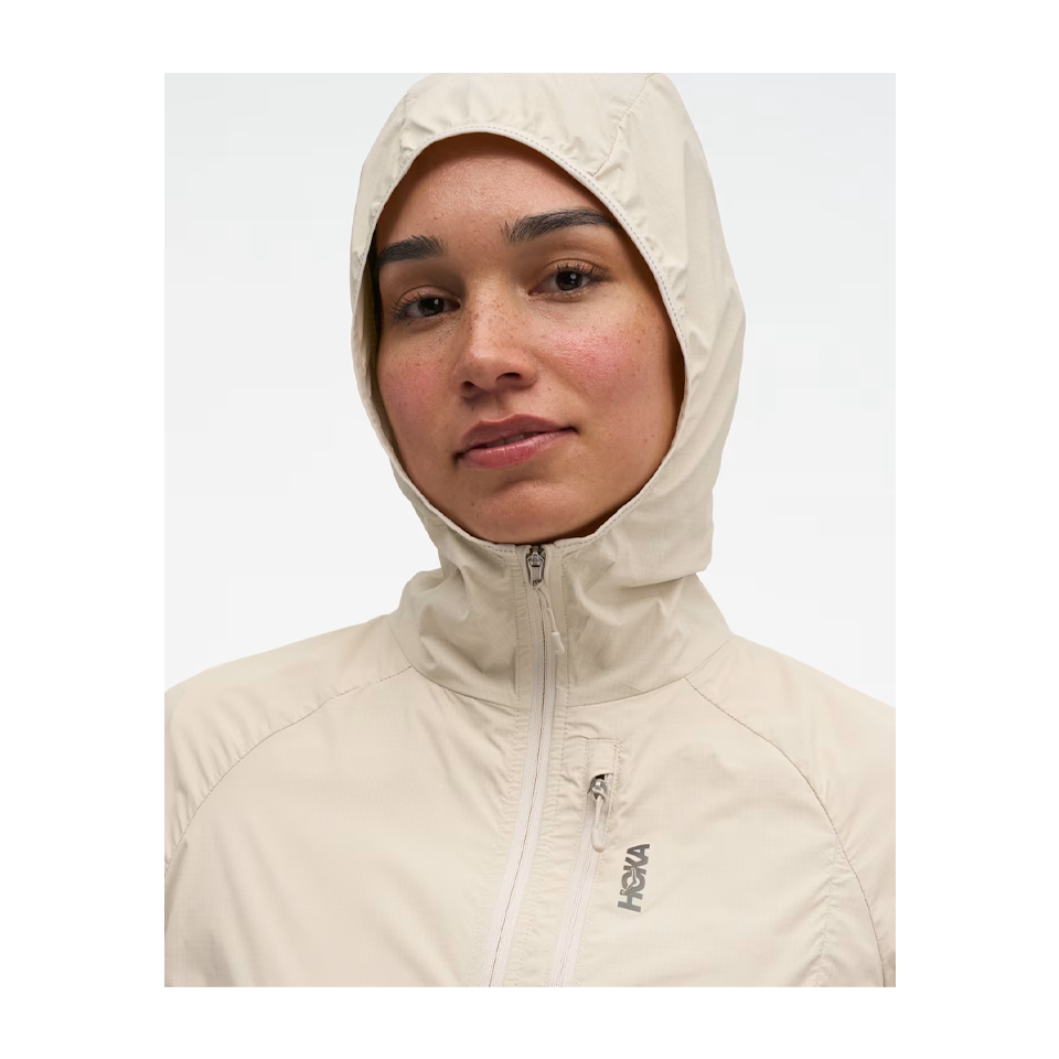 HOKA Women's SkyFlow Wind Jacket Oat Milk