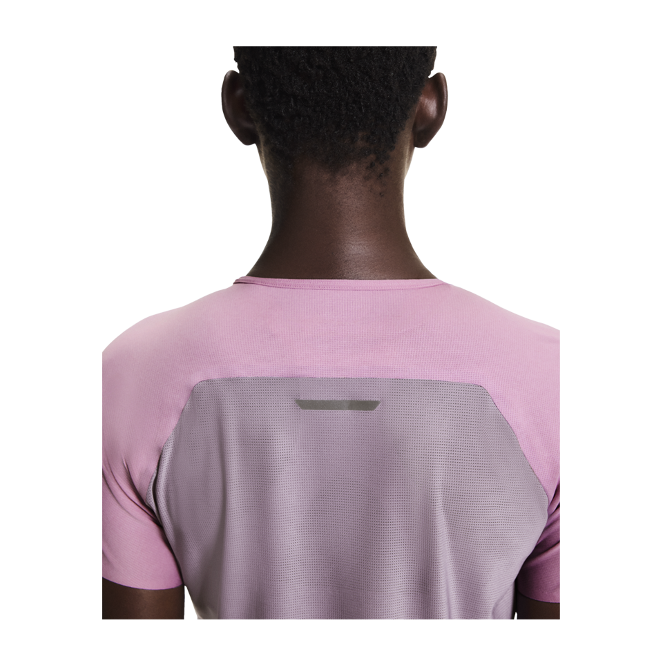 On Women's Performance-T Sakura/Dew Berry