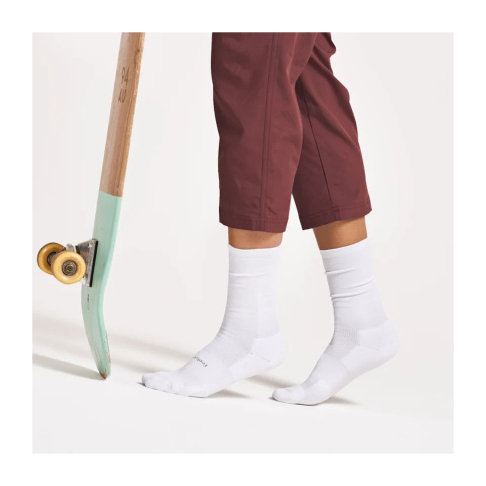 Feetures HIGH PERFORMANCE Max Cushion Crew White