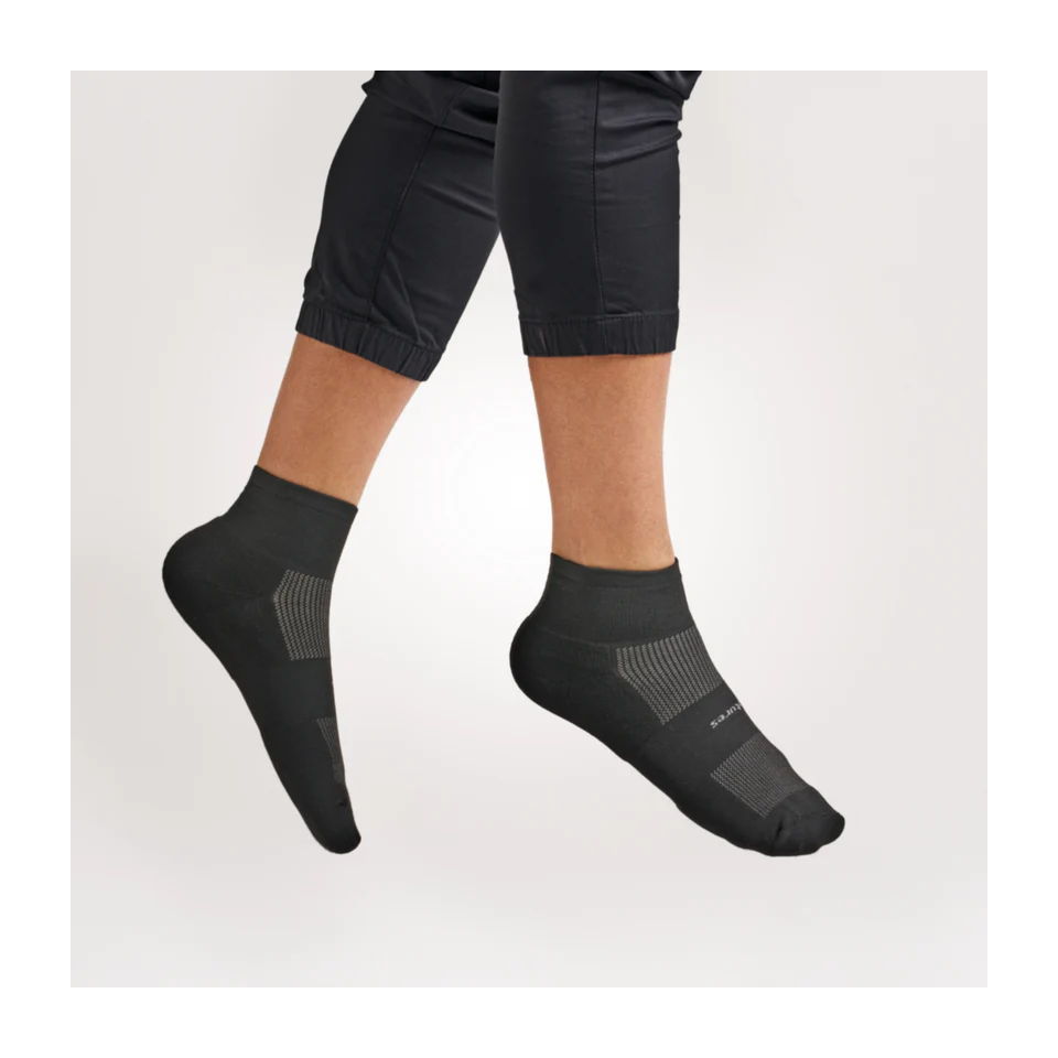 Feetures HIGH PERFORMANCE Ultra Light Quarter Black