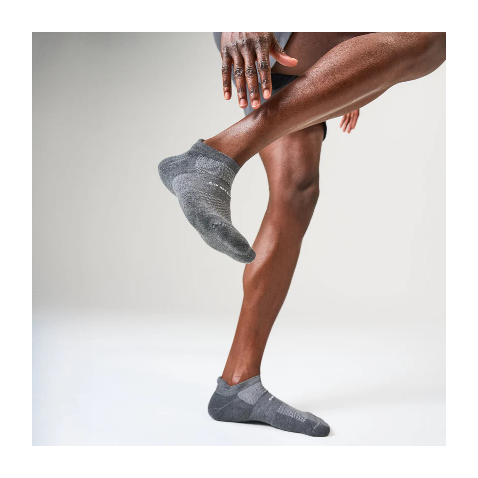 Feetures HIGH PERFORMANCE Max Cushion Tab Heather Gray