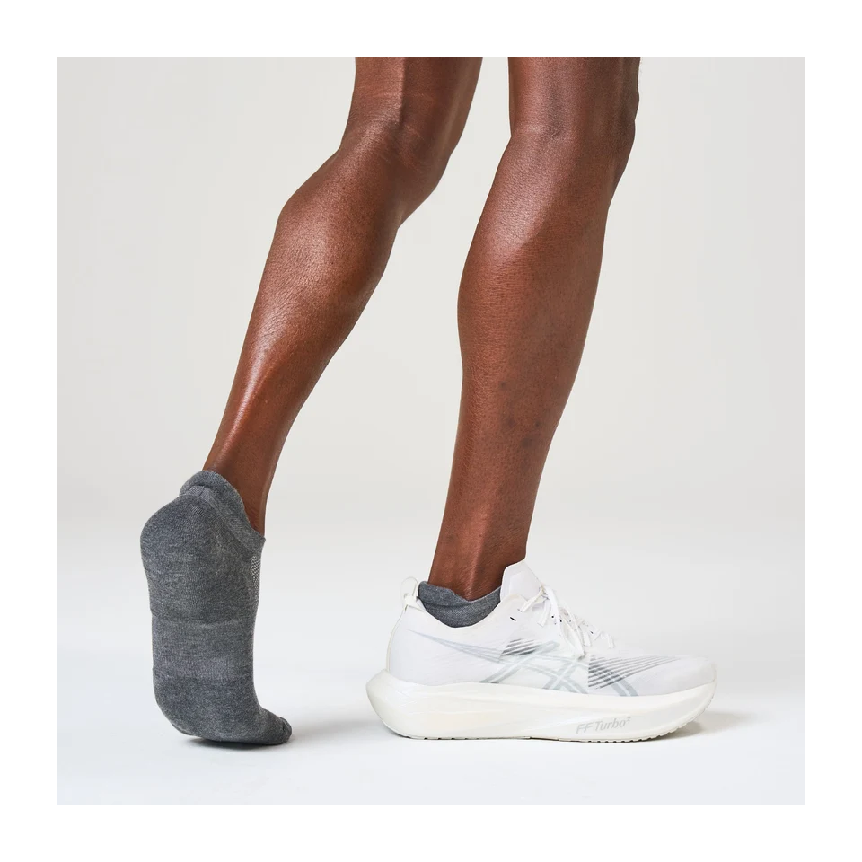 Feetures HIGH PERFORMANCE Max Cushion Tab Heather Gray
