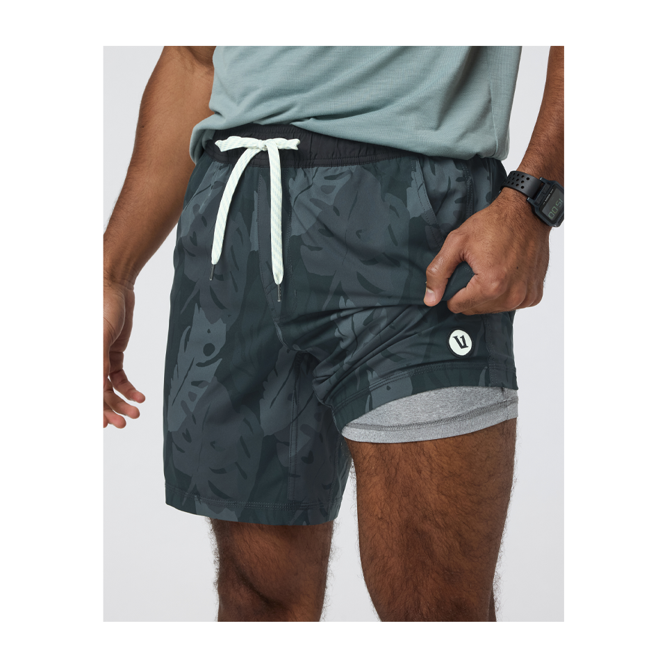Vuori Men's Kore Short Black Leaves