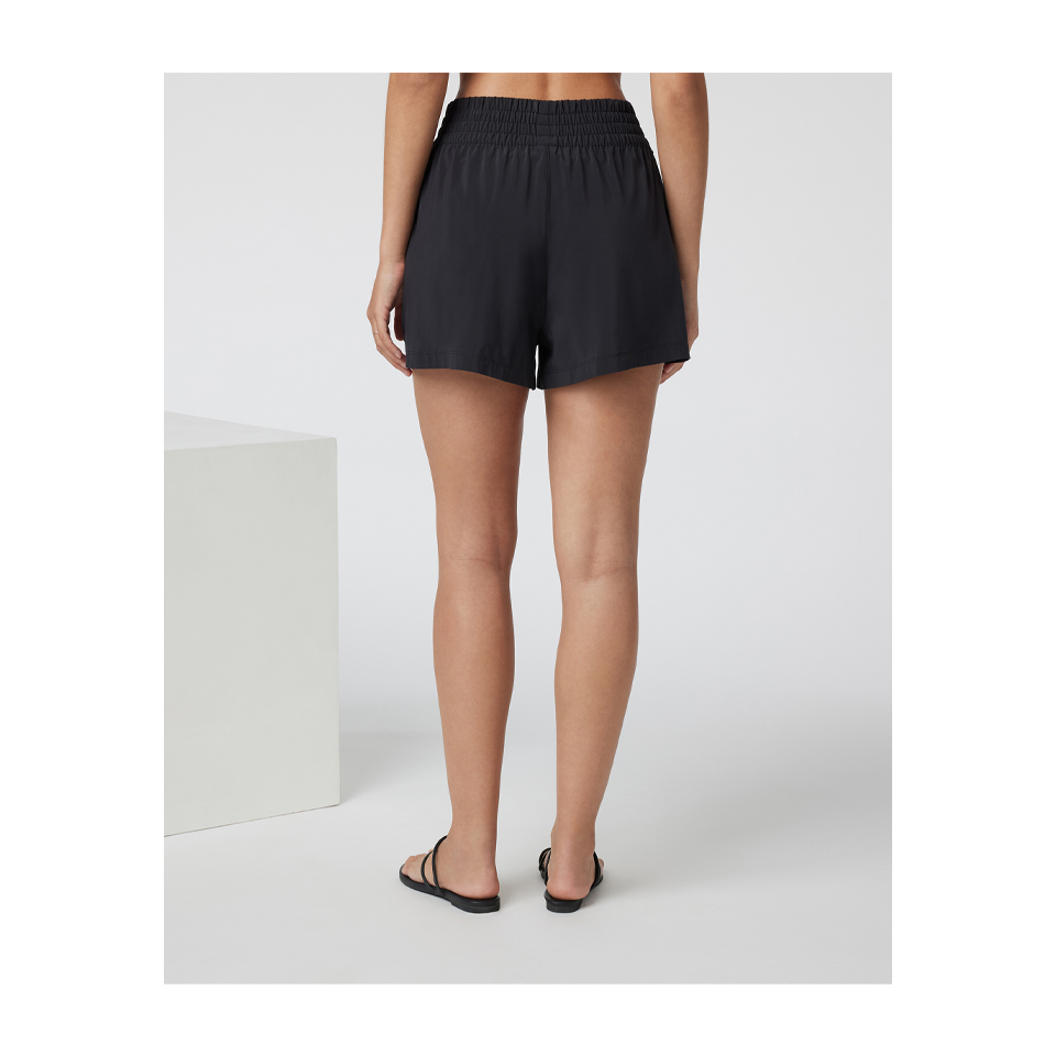 Vuori Women's Villa Short Black