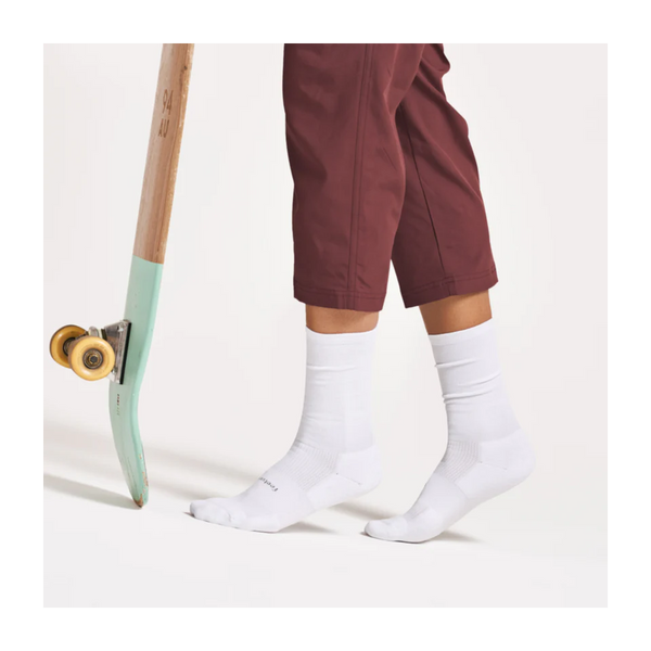 Feetures HIGH PERFORMANCE Max Cushion Crew White
