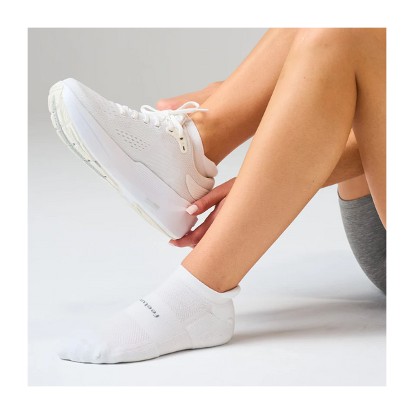 Feetures HIGH PERFORMANCE Max Cushion Tab White