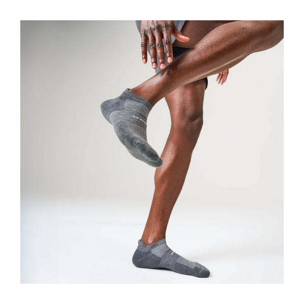 Feetures HIGH PERFORMANCE Max Cushion Tab Heather Gray