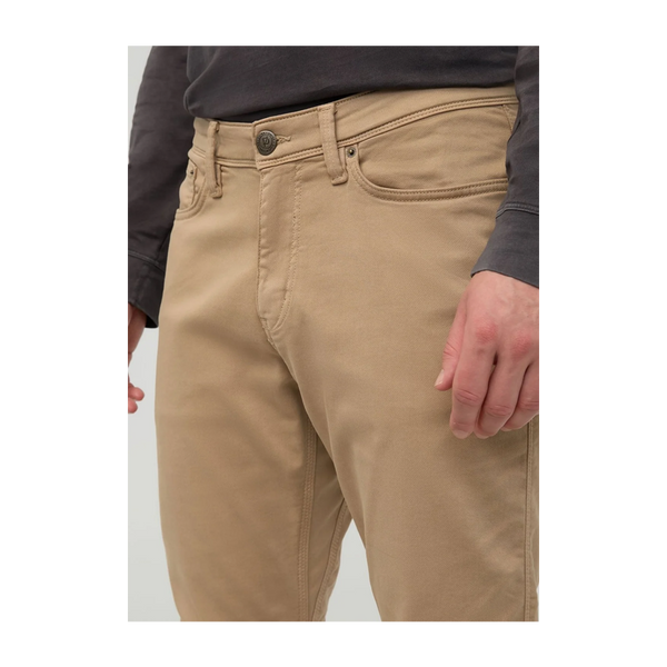 DUER Men's No Sweat Athletic Taper Desert Khaki