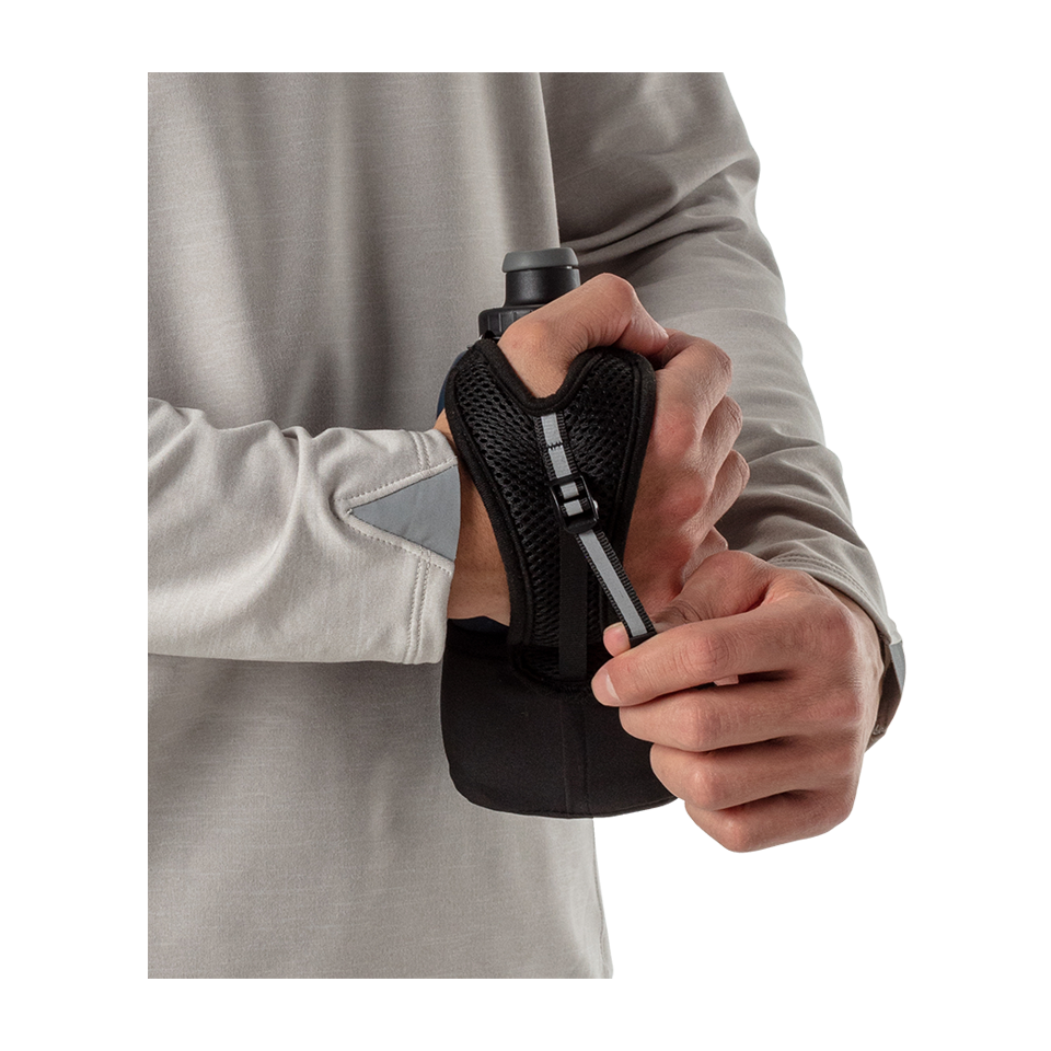 Nathan Quick Squeeze Lite 18 oz Handheld Black/Marine Blue